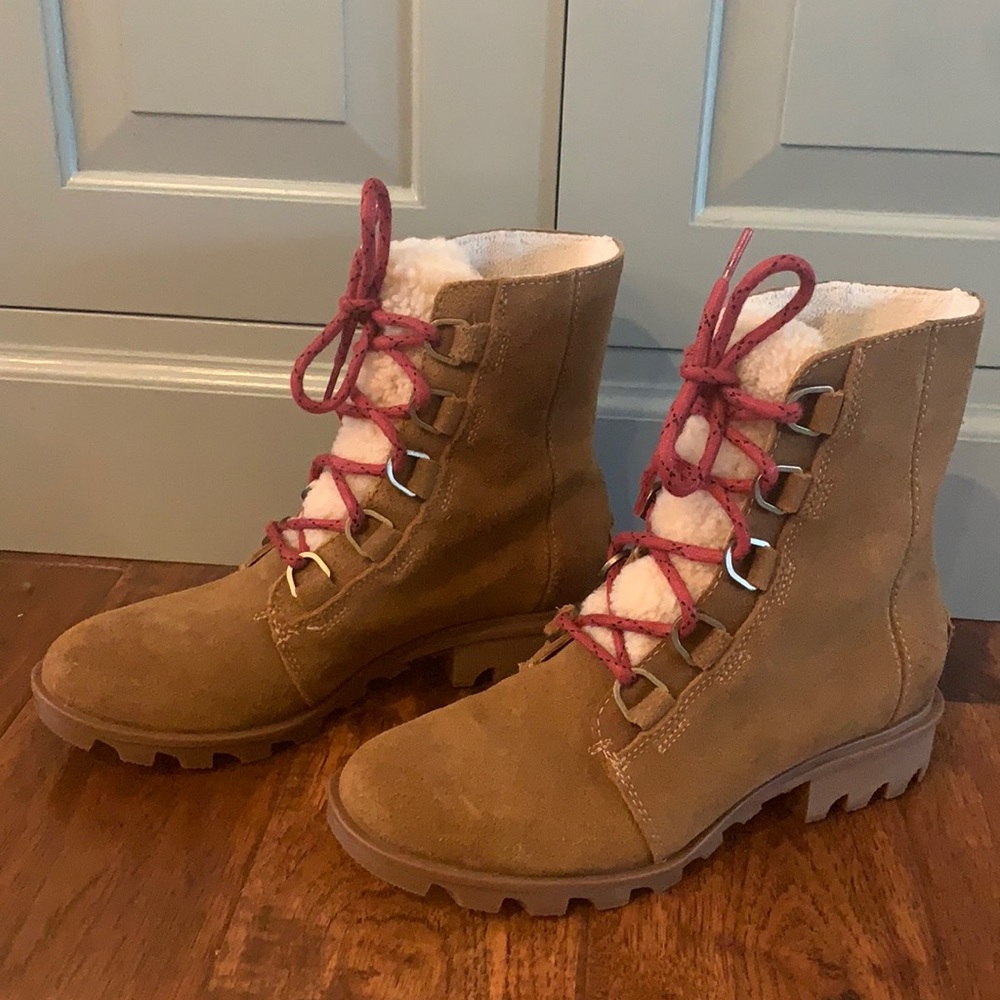 Sorel Lenox lace bootie fur tounge